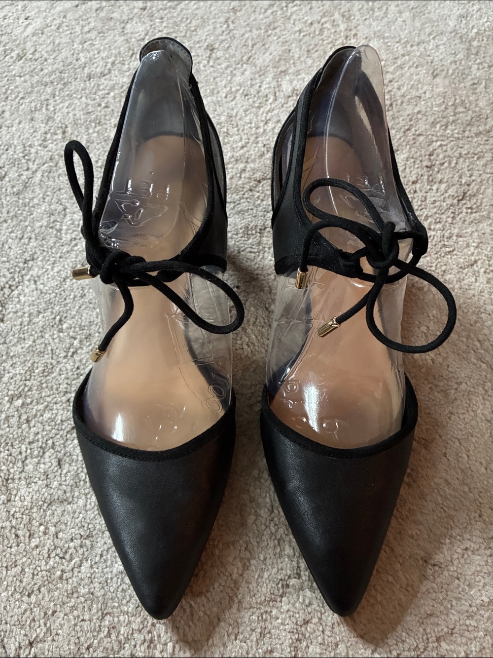 Pointed Toe Lace-Up Flats in Black